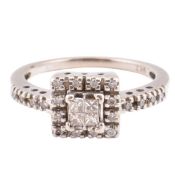 HALLMARKED 9CT WHITE GOLD & DIAMOND CLUSTER RING