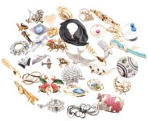 COLLECTION OF COSTUME BROOCH PINS & ACCESSORIES