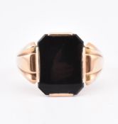 HALLMARKED 14CT GOLD & ONYX SIGNET RING