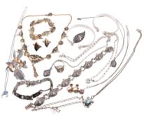 COLLECTION OF SILVER & COSTUME JEWELLERY