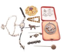 COLLECTION OF ANTIQUE & LATER JEWELLERY & ACCESSORIES