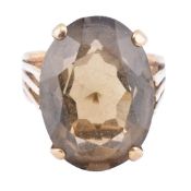 1960S HALLMARKED 9CT GOLD & SMOKY QUARTZ DRESS RING