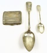 TWO EARLY 19TH CENTURY WILLIAM IV & GEORGE IV HALLMARKED SILVER SPOONS