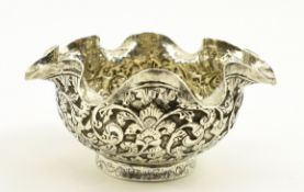 20TH CENTURY BURMESE REPOUSSE SILVER BOWL / THABEIK