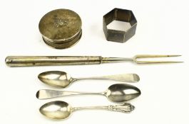 COLLECTION OF SIX HALLMARKED SILVER PIECES INCLUDING TRINKET BOX & OTHERS