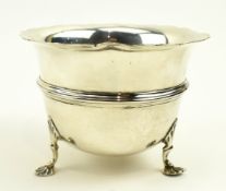 AN EDWARD VII HALLMARKED SILVER FOOTED SUGAR BOWL