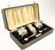 HALLMARKED SILVER PRESENTATION CASED CRUET SET