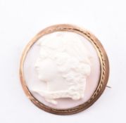 HALLMARKED 9CT GOLD CARVED SHELL CAMEO BROOCH PIN