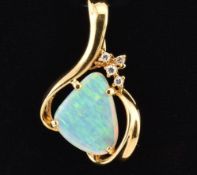 AUSTRALIAN 18CT GOLD OPAL & DIAMOND NECKLACE PENDANT