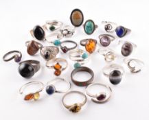 LARGE COLLECTION OF SILVER & WHITE METAL RINGS