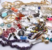 LARGE COLLECTION OF COSTUME & SILVER JEWELLERY & WRISTWATCHES