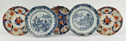 COLLECTION OF FIVE CHINESE AND JAPANESE PROCELAIN PIECES 18/19世纪中日陶瓷五件