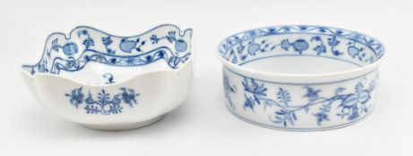 MEISSEN - TWO VINTAGE 20TH CENTURY BLUE AND WHITE CERAMIC CENTREPIECE BOWLS