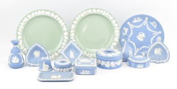COLLECTION OF FOURTEEN PIECES OF WEDGWOOD JASPERWARE IN BLUE AND GREEN