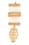 VINTAGE GOLD PLATED MASONIC ARCH COMPANIONS BREAST JEWEL
