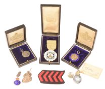 COLLECTION OF SECOND WORLD WAR MEDALS & BADGES
