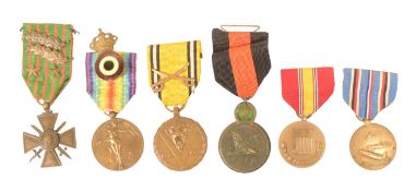 COLLECTION OF FIRST & SECOND WORLD WAR MEDALS