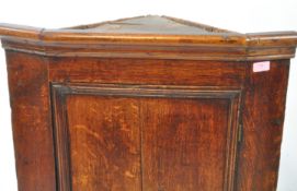 18TH CENTURY GEORGE III OAK CORNER CABINET