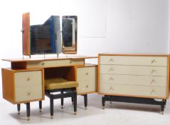 G-PLAN FURNITURE - LIBRENZA PATTERN OAK WOOD DRESSING TABLE & CHEST OF DRAWERS