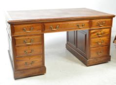 EARLY 20TH CENTURY MAHOGANT TWIN PEDESTAL DESK