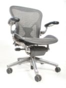 IN THE MANNER OF HERMAN MILLER - LATE 20TH CENTURY OFFICE DESK CHAIR