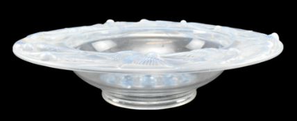 MANNER OF LALIQUE - AN ART DECO OPAQUE GLASS SPARROW BOWL