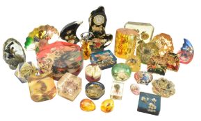 LARGE COLLECTION OF VINTAGE LUCITE MARINE THEME TRINKETS / DISPLAYS