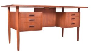 DANSK DESIGN - DANISH 1970S KNEEHOLE OFFICE DESK