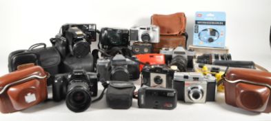 LARGE COLLECTION OF VINTAGE CAMERAS