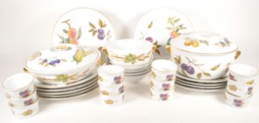 ROYAL WORCESTER - EVESHAM PATTERN - COLLECTION OF DINNERWARE