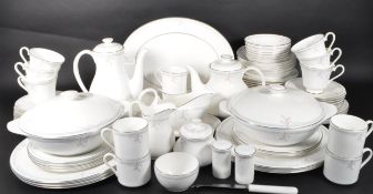 ROYAL DOULTON - LATE 20TH CENTURY LARGE BONE CHINA DINNER SERVICE