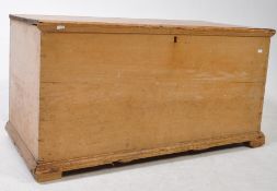 19TH CENTURY VICTORIAN PINE BLANKET BOX