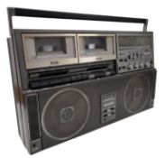 VINTAGE SHARP GF-525 RADIO CASSETTE PLAYER