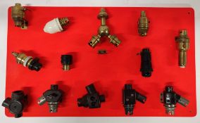 LIGHT BULBS - DISPLAY OF ASSORTED LIGHT BULB FITTINGS