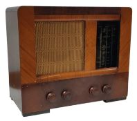 VINTAGE TYPE 930E RADIO IN WOODEN CASE