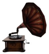 EARLY 20TH CENTURY WIND UP GRAMOPHONE