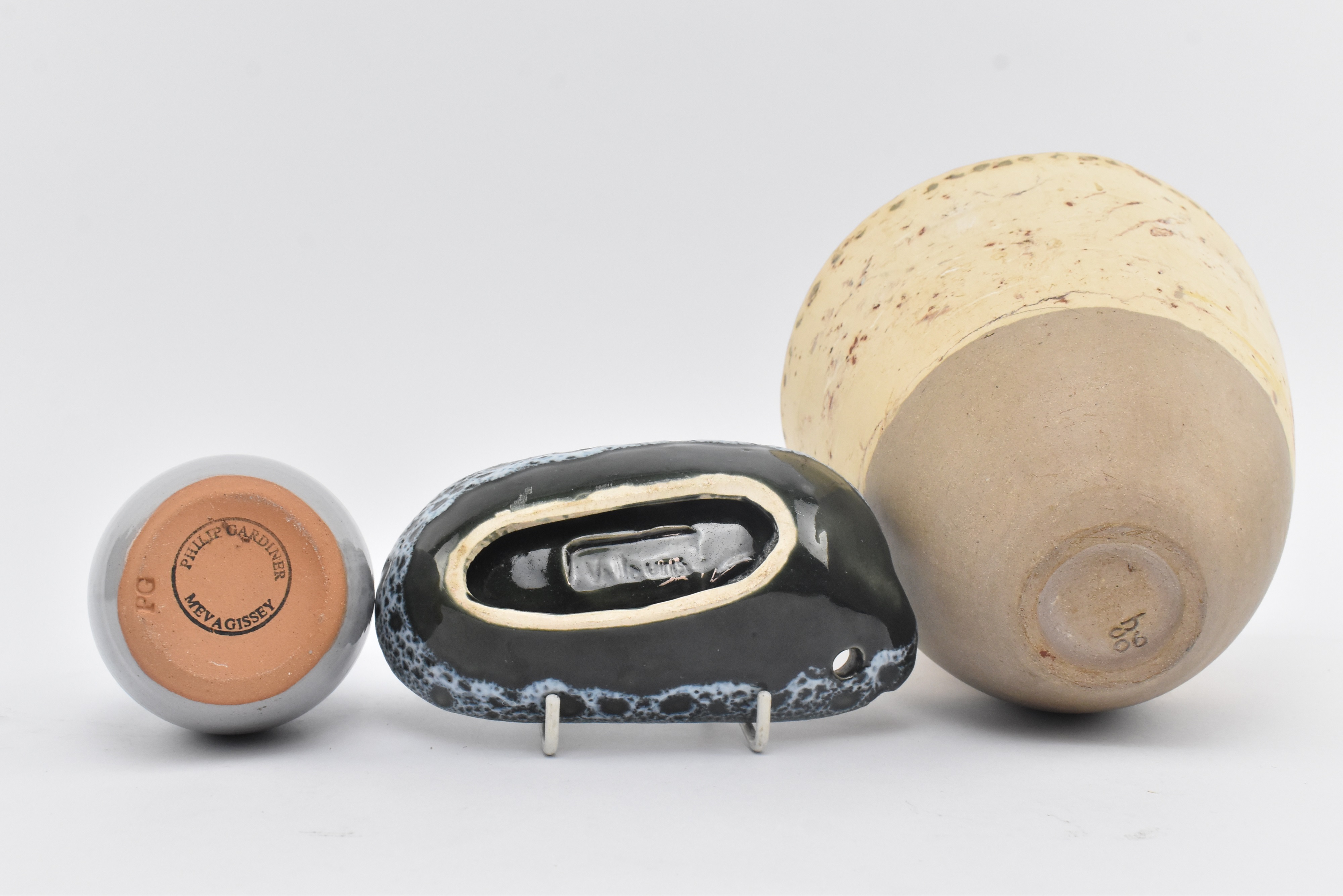 COLLECTION OF VINTAGE MID CENTURY STUDIO POTTERY - Image 6 of 7