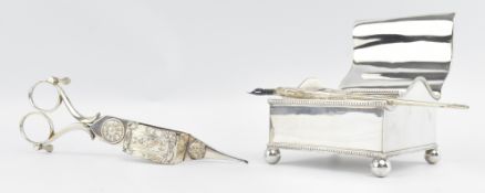 THREE PIECES OF EARLY 20TH CENTURY SILVER PLATE: LIDDED INKWELL, PEN & CANDLE SNUFFER