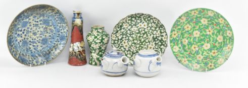 COLLECTION OF SEVEN 20TH JAPANESE PORCELAIN PIECES