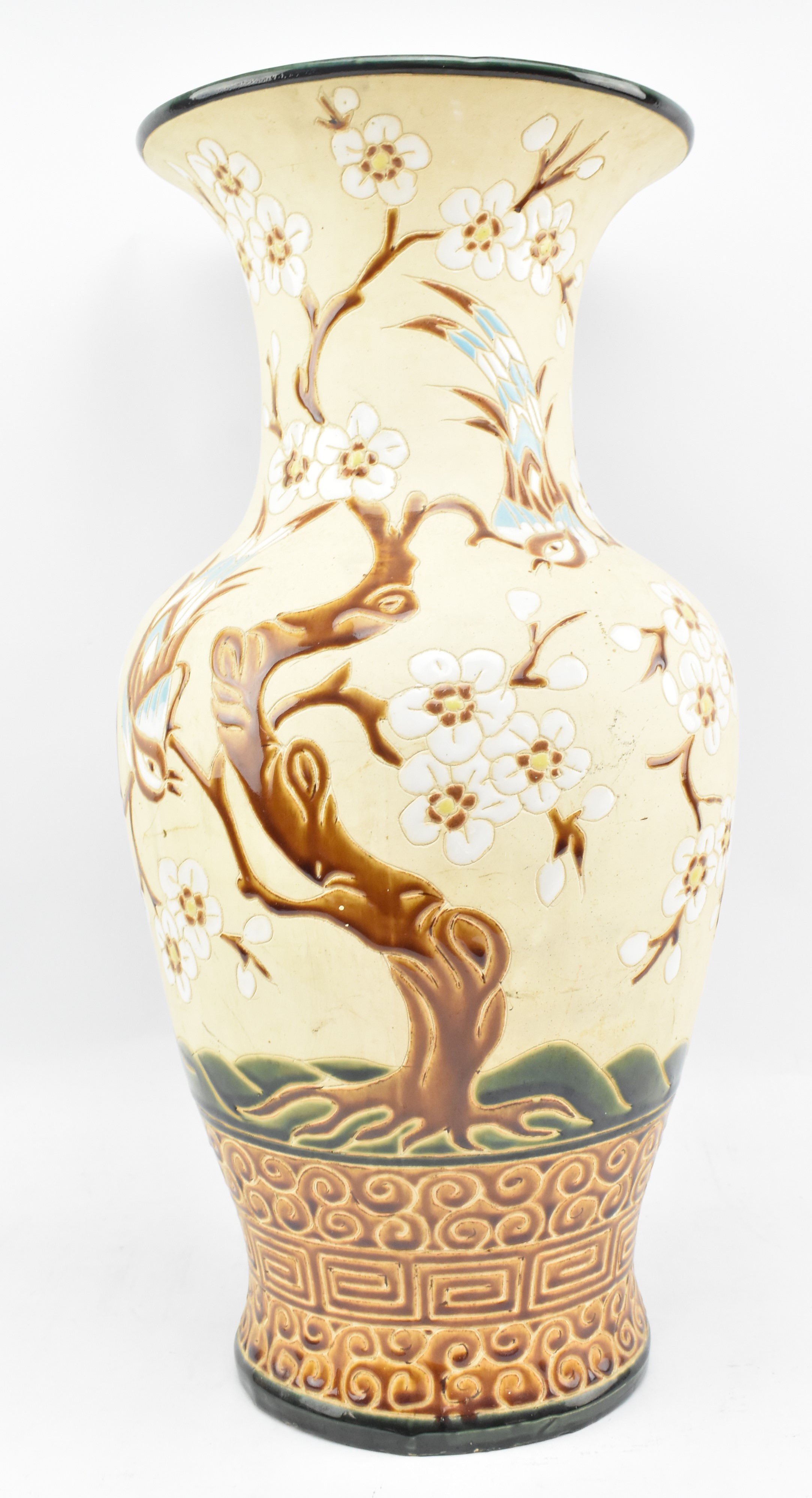 TWO LARGE 20TH CENTURY DECORATIVE FLOOR STANDING CHINESE CERAMIC ENAMELLED VASES - Image 5 of 7