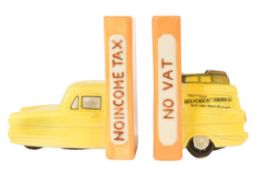 ONLY FOOLS & HORSES - PAIR OF CERAMIC BOOK ENDS