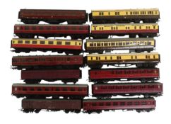 MODEL RAILWAY - OO GAUGE LOCOMOTIVE COACHES