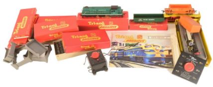 MODEL RAILWAY - VINTAGE TRIANG OO GAUGE LOCO & ACCESSORIES