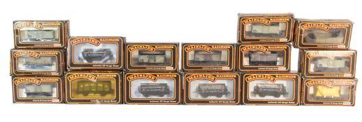MODEL RAILWAY - COLLECTION OF MAINLINE OO GAUGE WAGONS