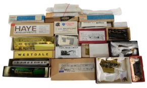MODEL RAILWAY - COLLECTION OF OO GAUGE MODELING KITS
