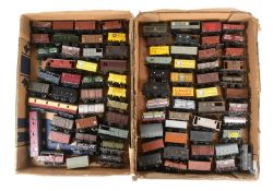 MODEL RAILWAY - ASSORTED OO GAUGE ROLLING STOCK