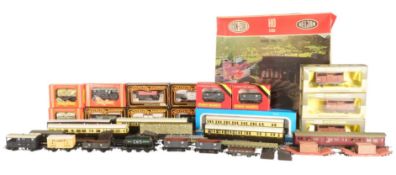 MODEL RAILWAY - OO GAUGE ROLLING STOCK & ACCESSORIES