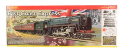 MODEL RAILWAY - HORNBY OO GAUGE EAST COAST EXPRESS TRAIN SET
