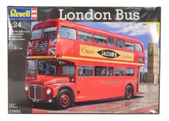 MODEL KITS - REVELL 1/24 SCALE LONDON BUS