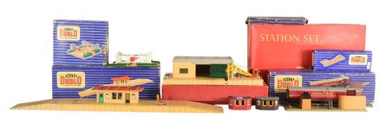 COLLECTION OF HORNBY OO GAUGE TRACKSIDE ACCESSORIES